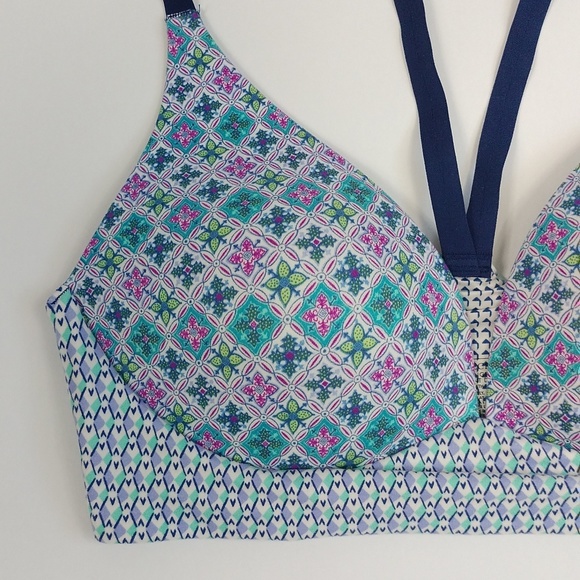 Victoria's Secret Lightly Lined Plunge Bra - Picture 4 of 5